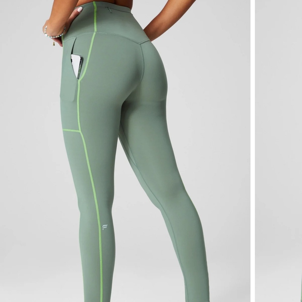 Fabletics SET - Top & Bottom both included size L